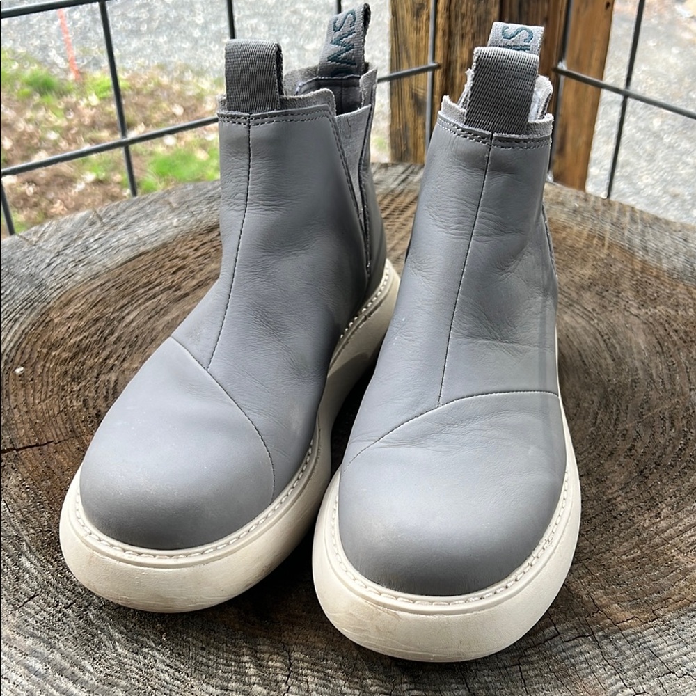 Tom’s Mallow Chelsea Cement Leather Boot